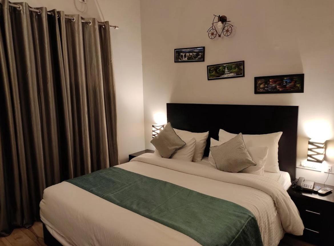 Krishna Radha Rani Luxury 3*