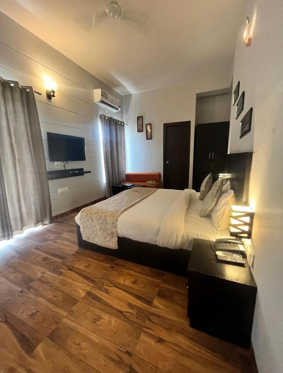 Krishna Radha Rani Luxury Guest house 3*