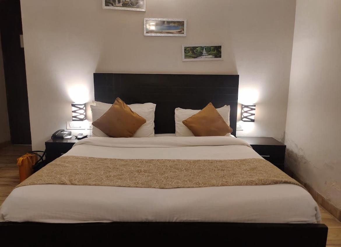 Krishna Radha Rani Luxury 3*